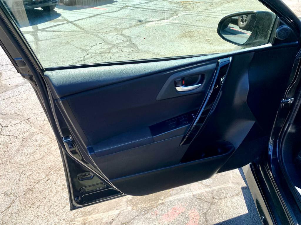2016 Toyota Corolla Image 18