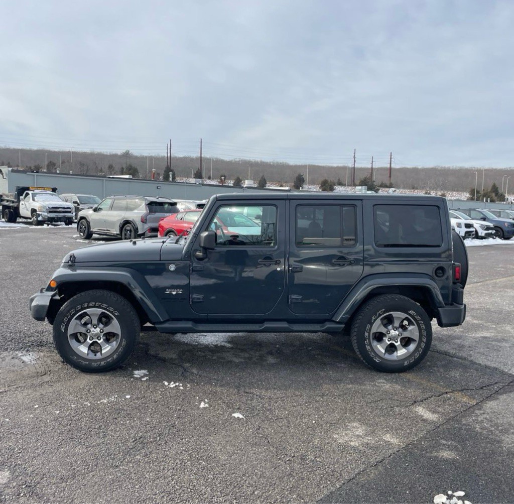 2016 Jeep Wrangler Unlimited Image 2