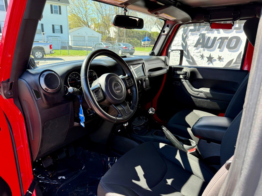 2013 Jeep Wrangler Image 18
