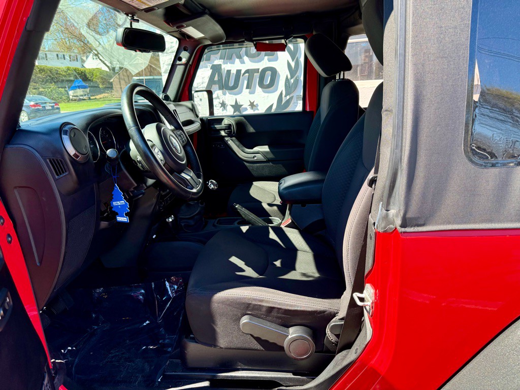2013 Jeep Wrangler Image 19