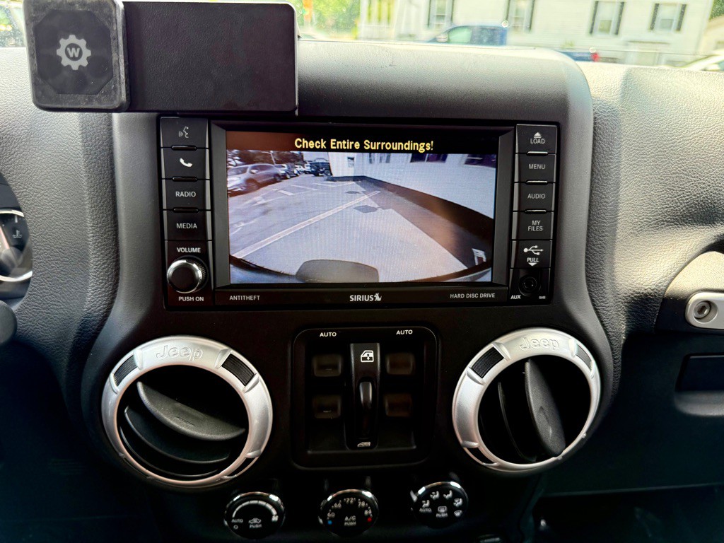 2015 Jeep Wrangler Unlimited Image 25