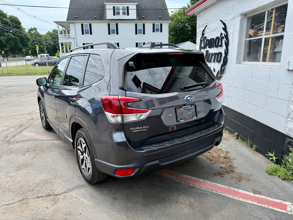2021 Subaru Forester Image 8