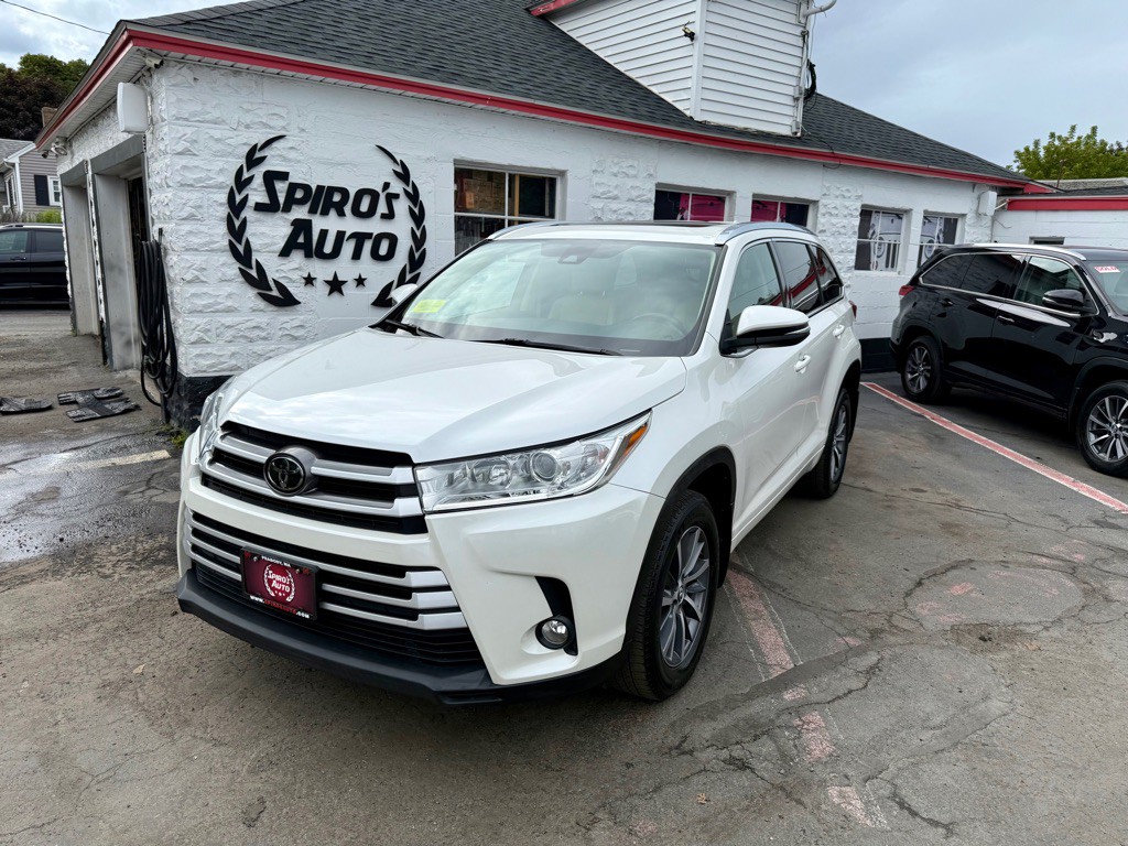2017 Toyota Highlander Image 1