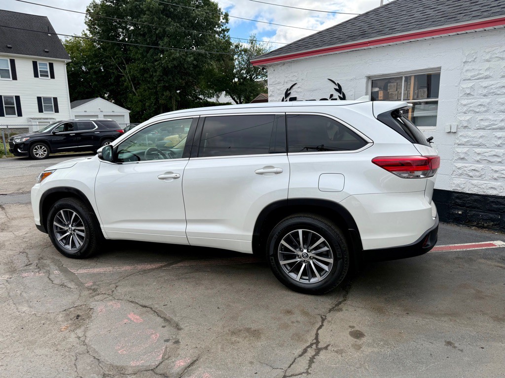2017 Toyota Highlander Image 7