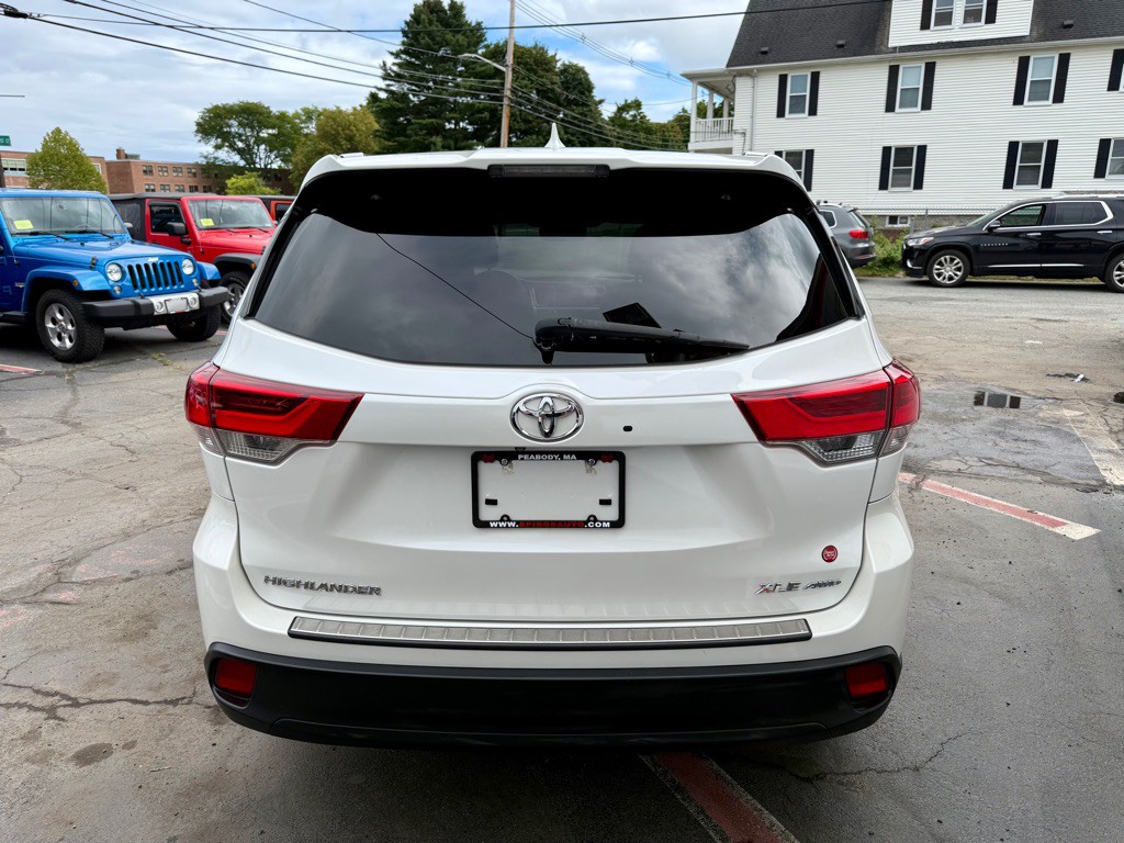 2017 Toyota Highlander Image 10