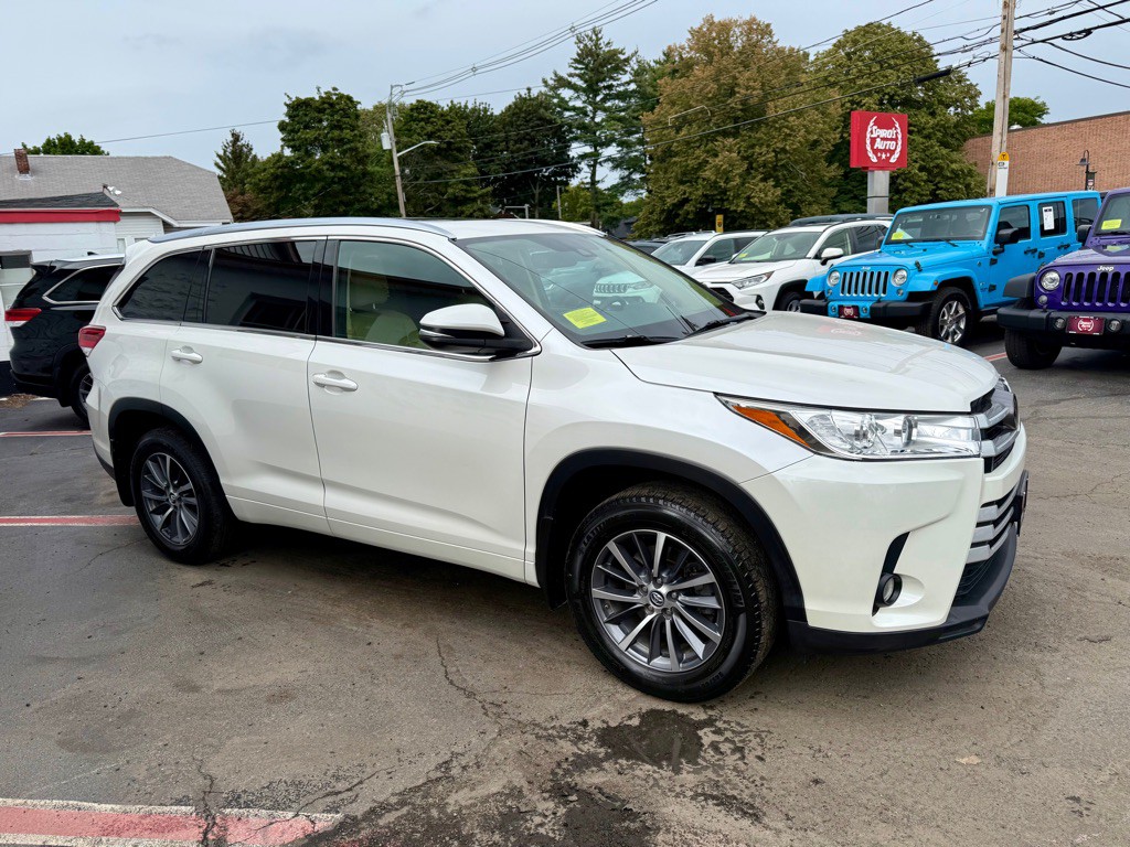 2017 Toyota Highlander Image 11
