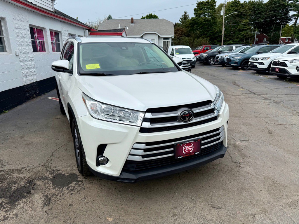 2017 Toyota Highlander Image 13