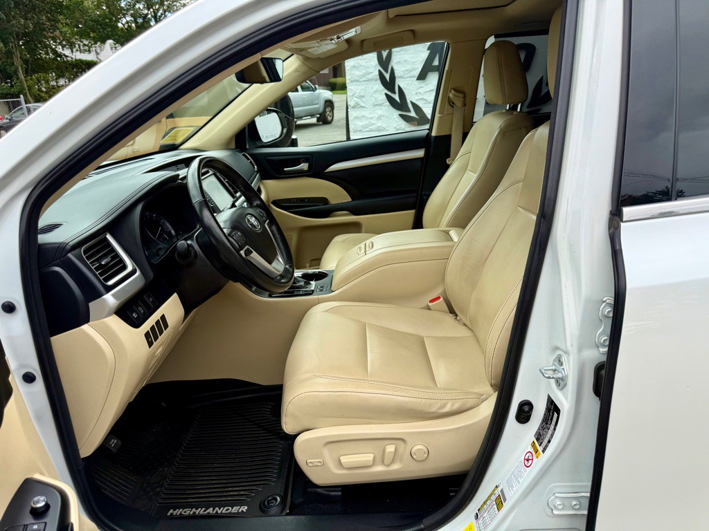 2017 Toyota Highlander Image 20
