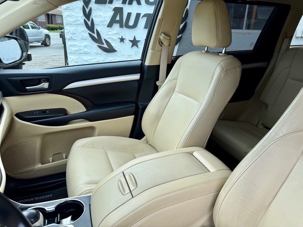 2017 Toyota Highlander Image 21