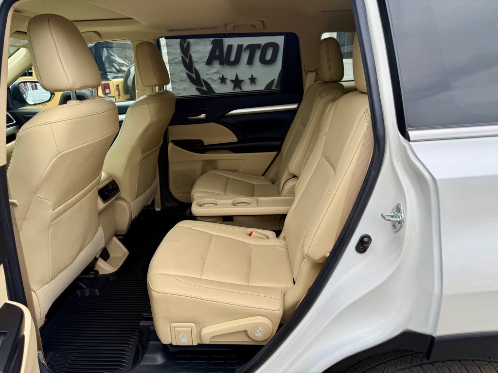 2017 Toyota Highlander Image 23