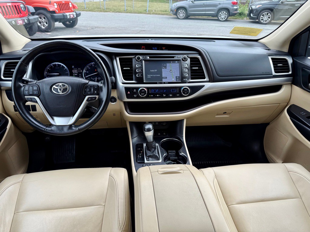 2017 Toyota Highlander Image 25