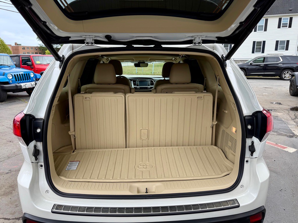 2017 Toyota Highlander Image 27