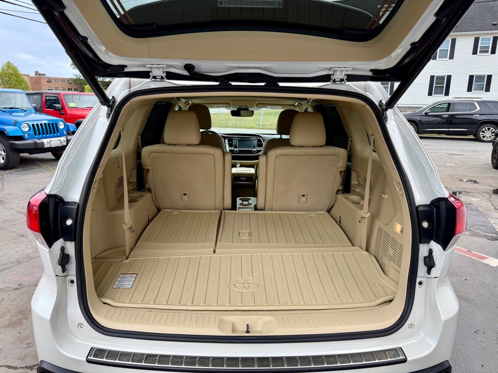 2017 Toyota Highlander Image 28