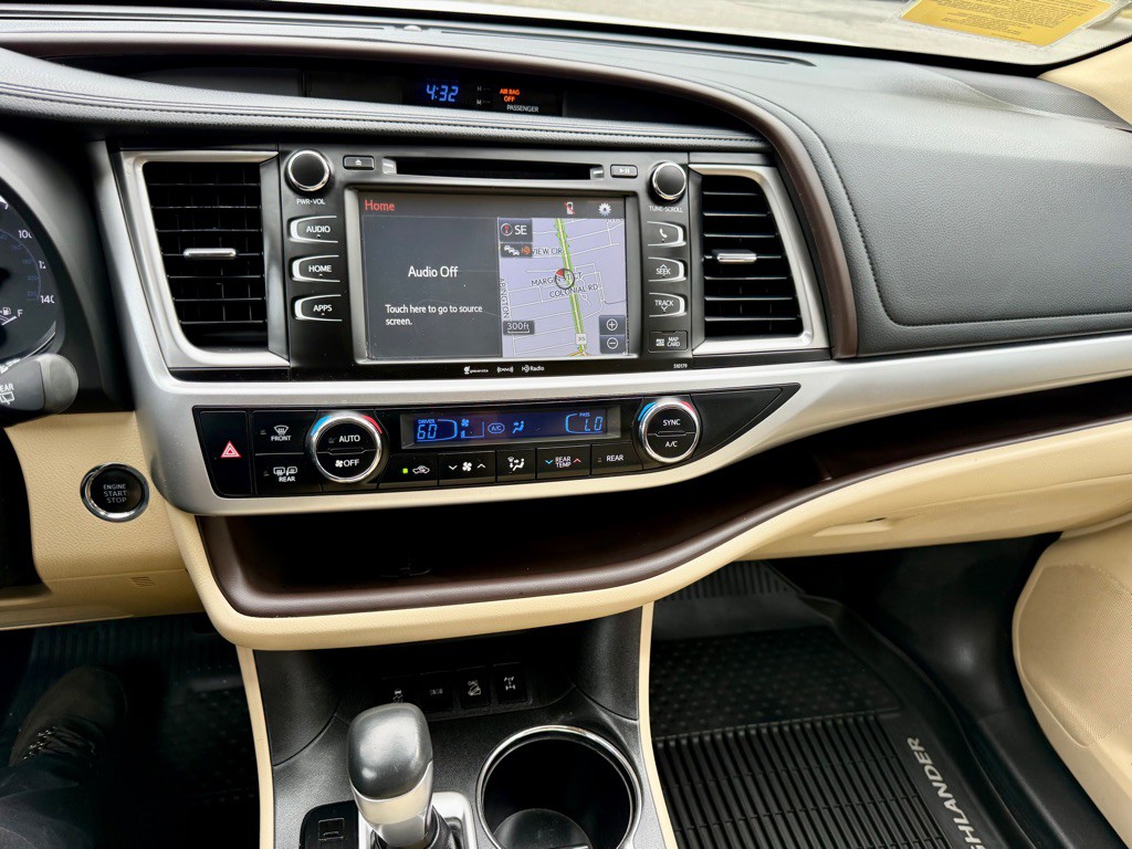2017 Toyota Highlander Image 30