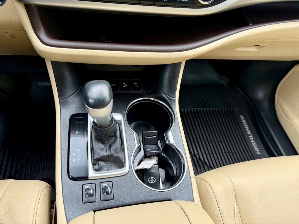 2017 Toyota Highlander Image 31
