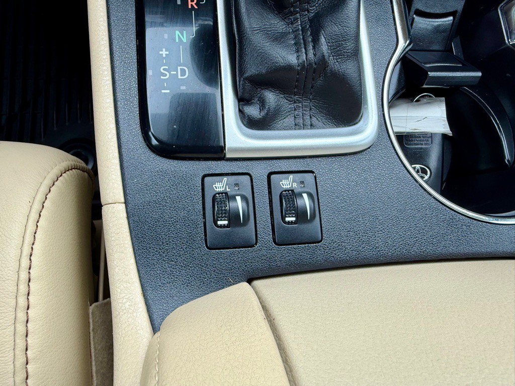 2017 Toyota Highlander Image 32