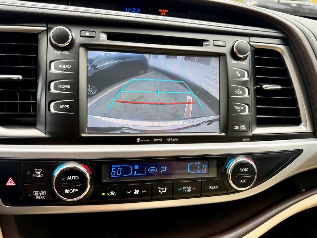 2017 Toyota Highlander Image 33