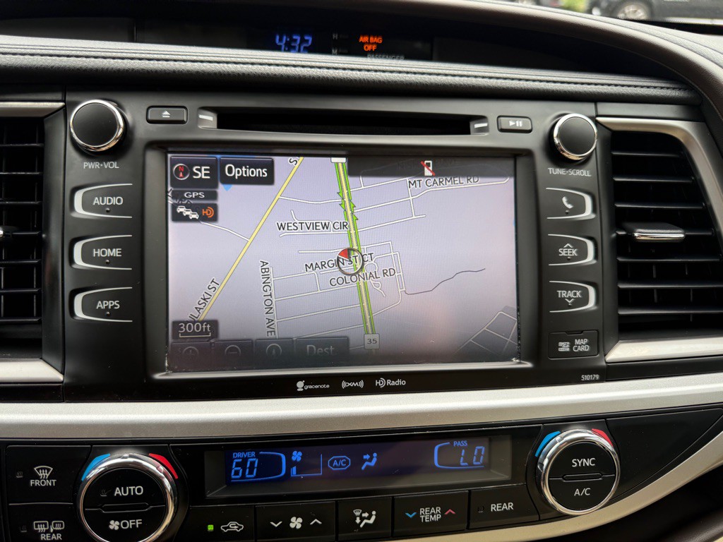 2017 Toyota Highlander Image 34