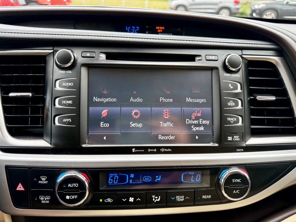 2017 Toyota Highlander Image 35