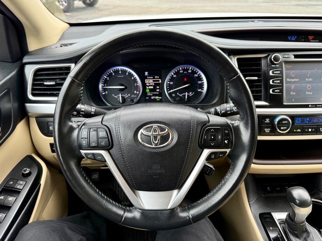 2017 Toyota Highlander Image 38