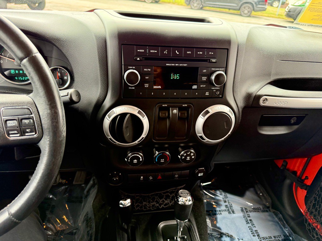 2015 Jeep Wrangler Image 24