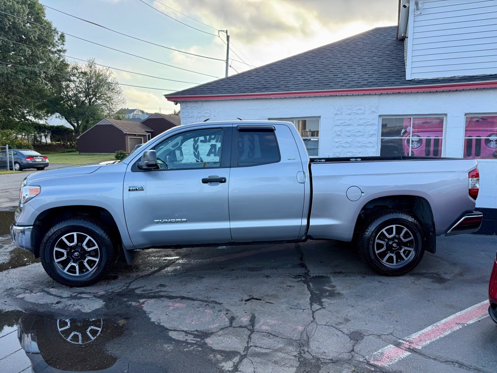 2017 Toyota Tundra Image 5