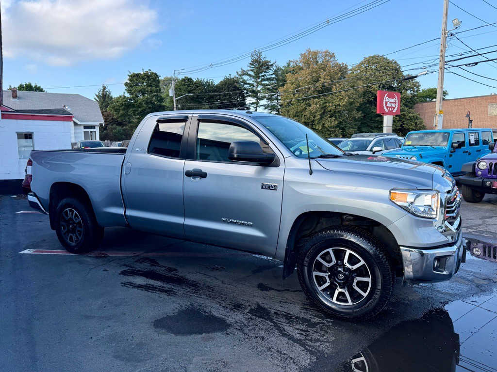 2017 Toyota Tundra Image 9