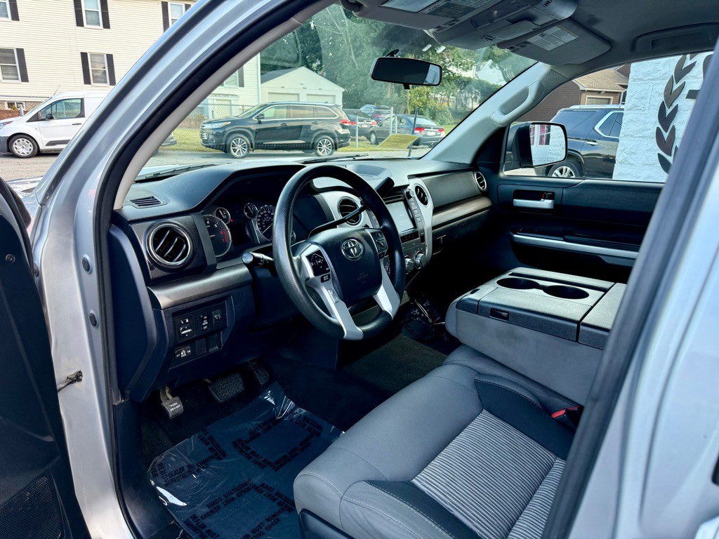 2017 Toyota Tundra Image 17
