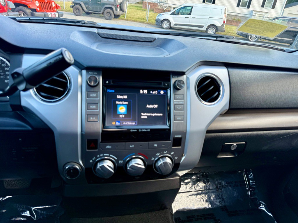 2017 Toyota Tundra Image 22