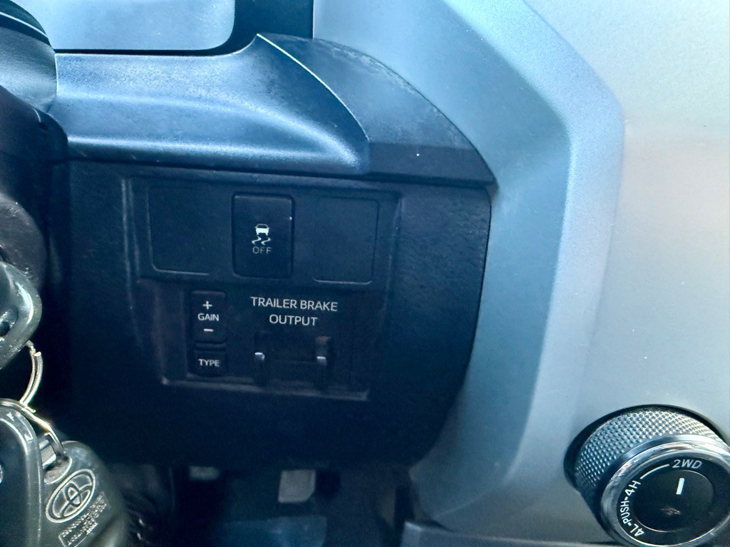 2017 Toyota Tundra Image 25
