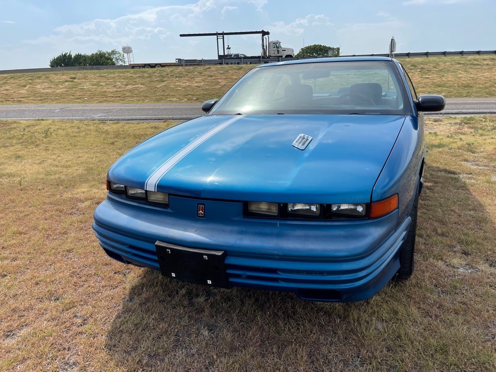 1992 Oldsmobile Cutlass Supreme Image 2