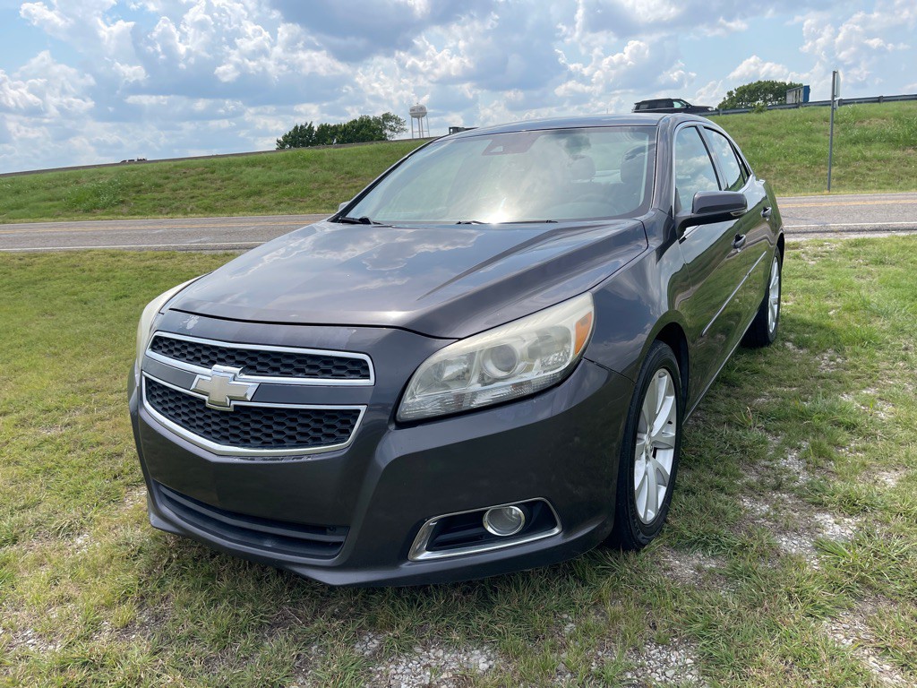 2013 Chevrolet Malibu Image 2