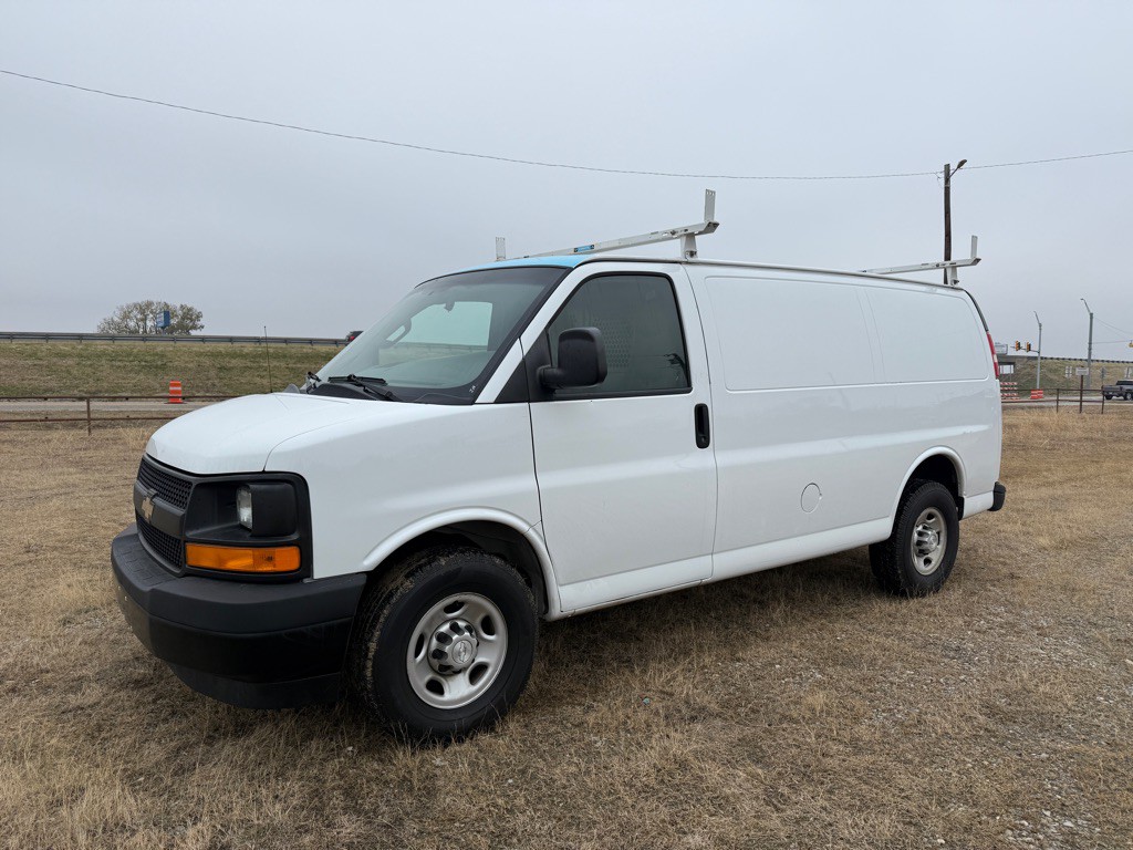 2017 Chevrolet Express Image 1