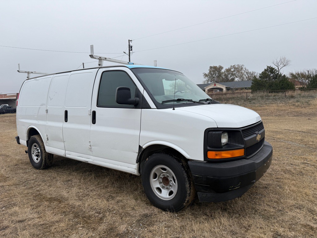 2017 Chevrolet Express Image 3