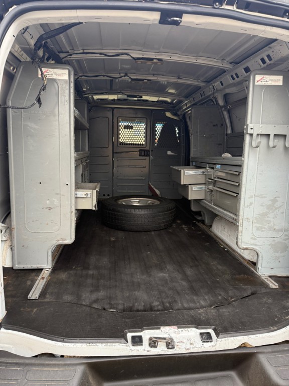 2017 Chevrolet Express Image 5