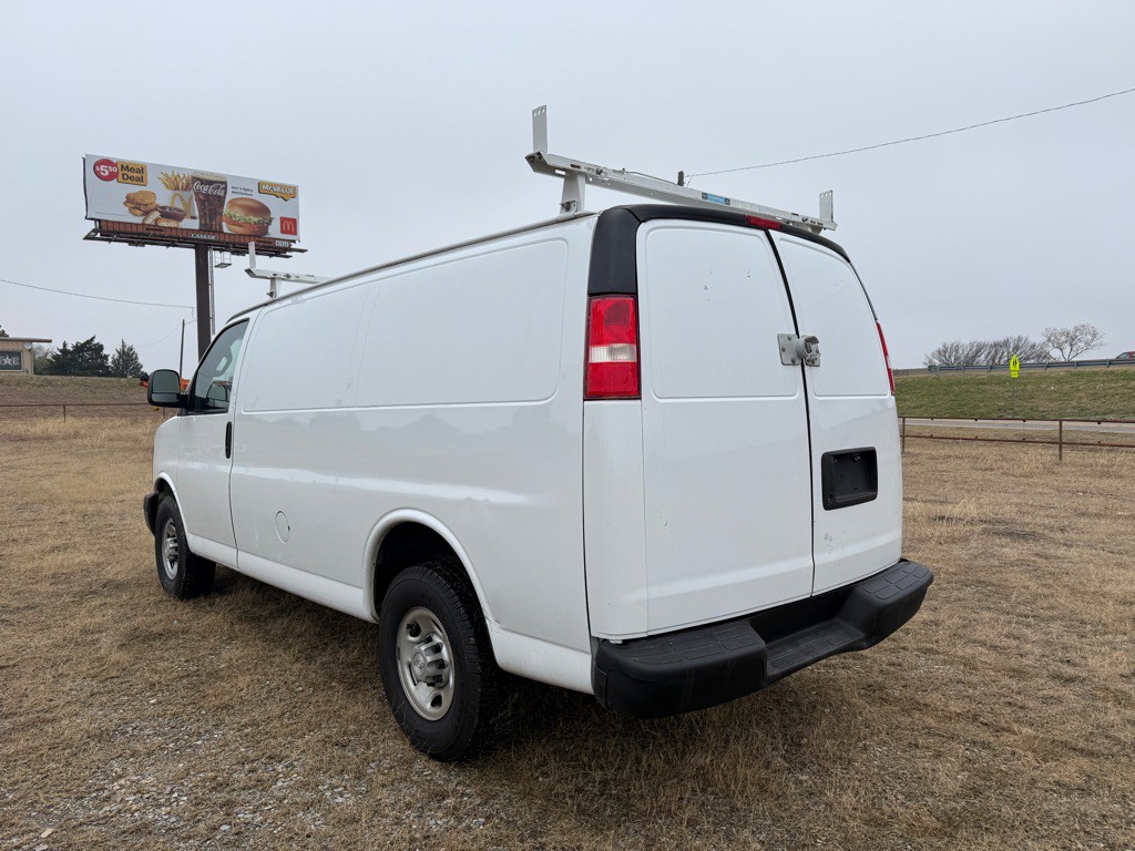 2017 Chevrolet Express Image 7