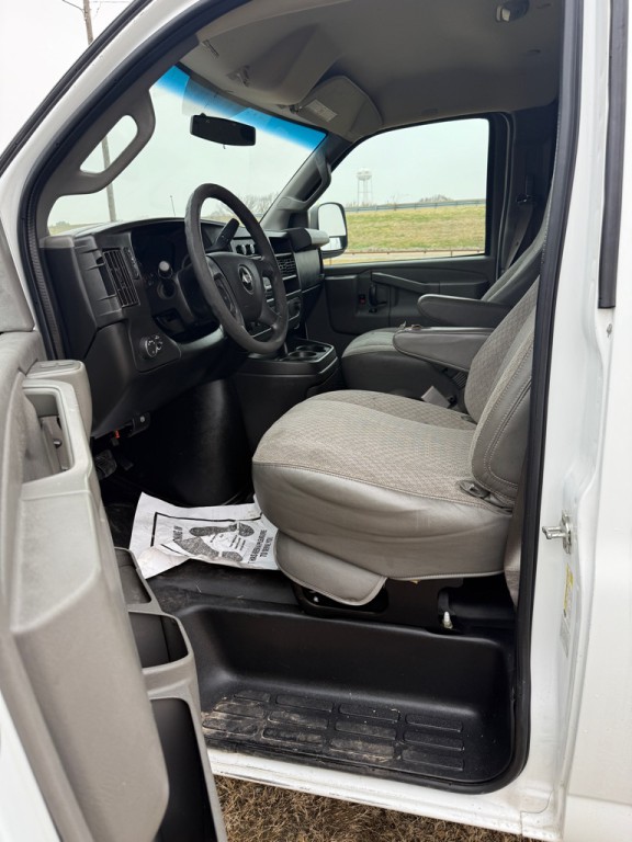 2017 Chevrolet Express Image 9