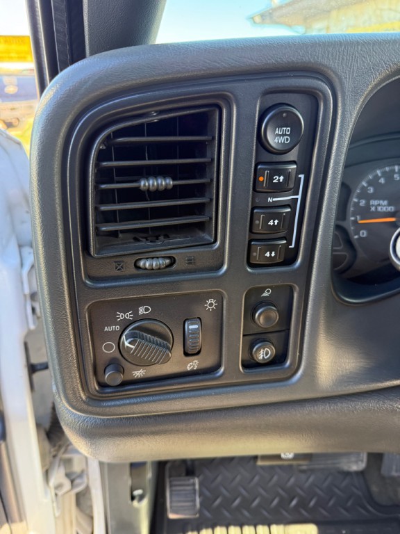 2005 Chevrolet Silverado 1500 Image 9
