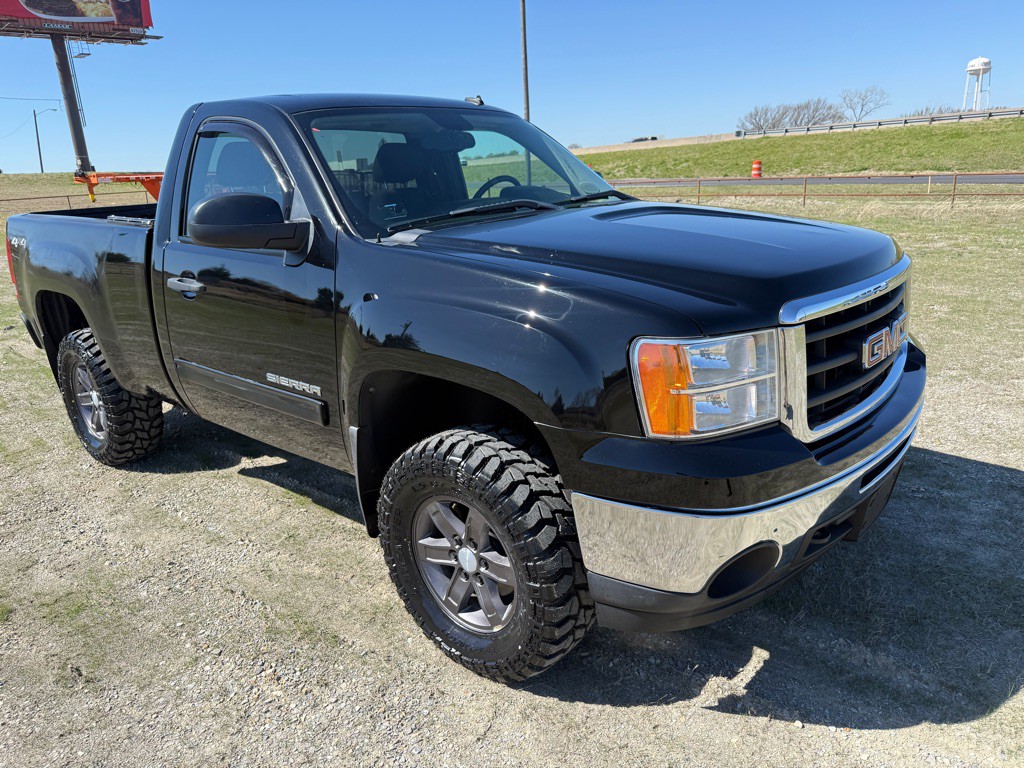 2010 GMC Sierra Image 2