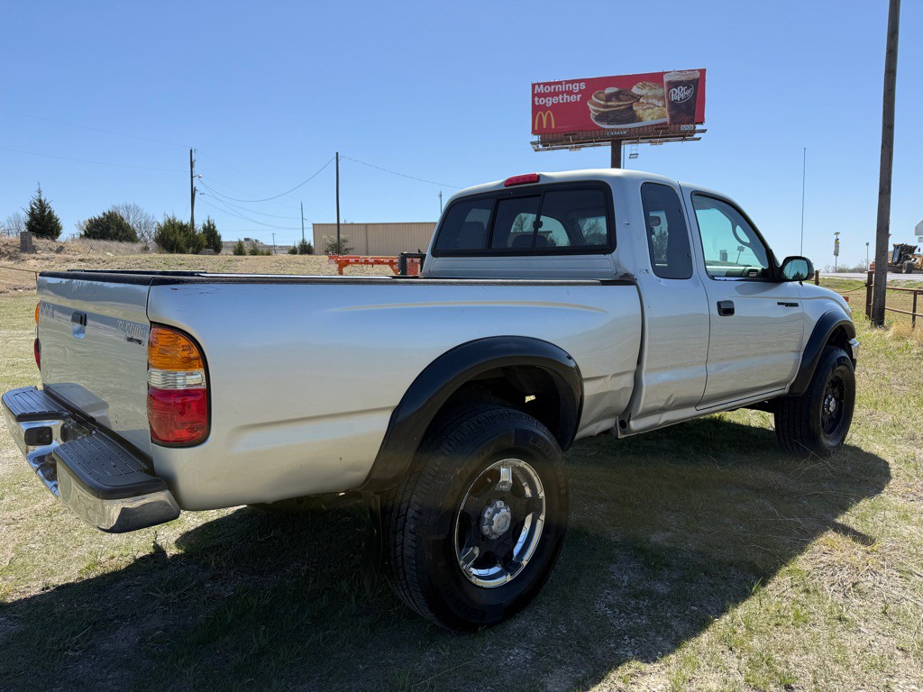 2004 Toyota Tacoma Image 2