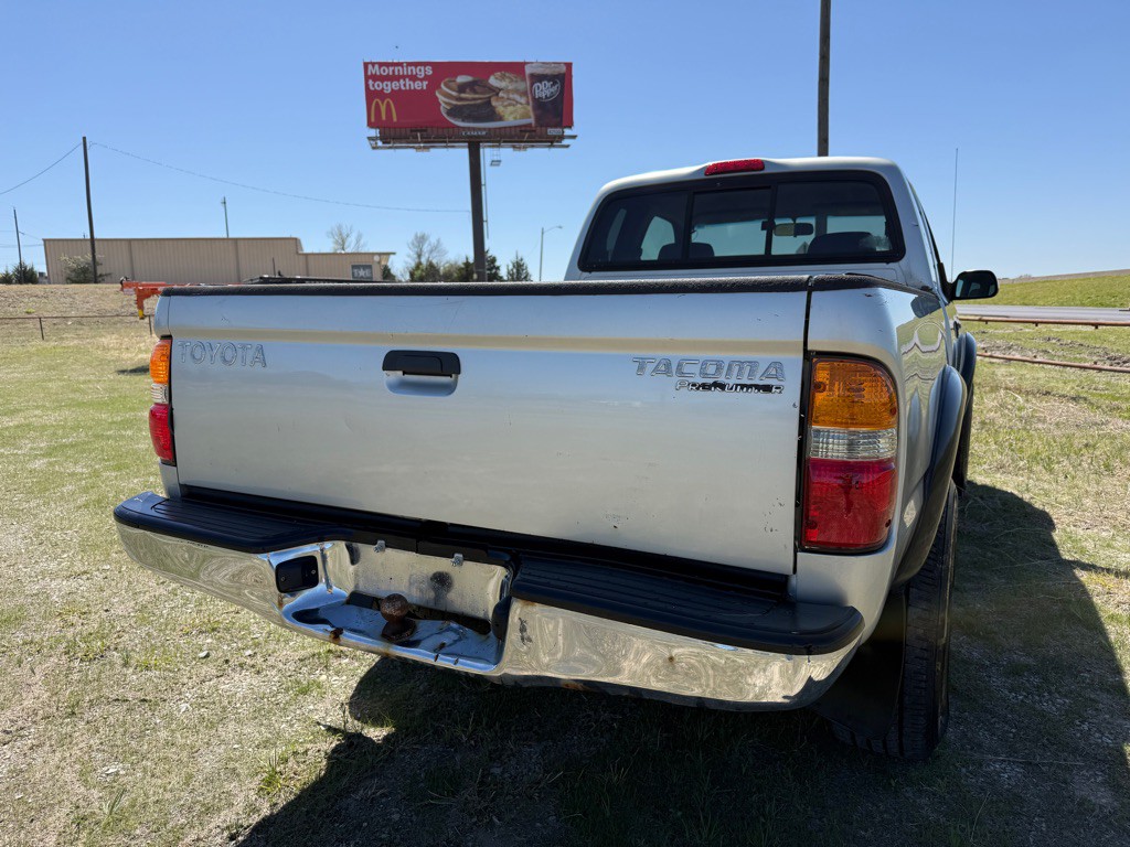 2004 Toyota Tacoma Image 3