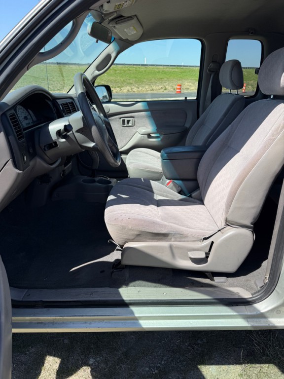 2004 Toyota Tacoma Image 8
