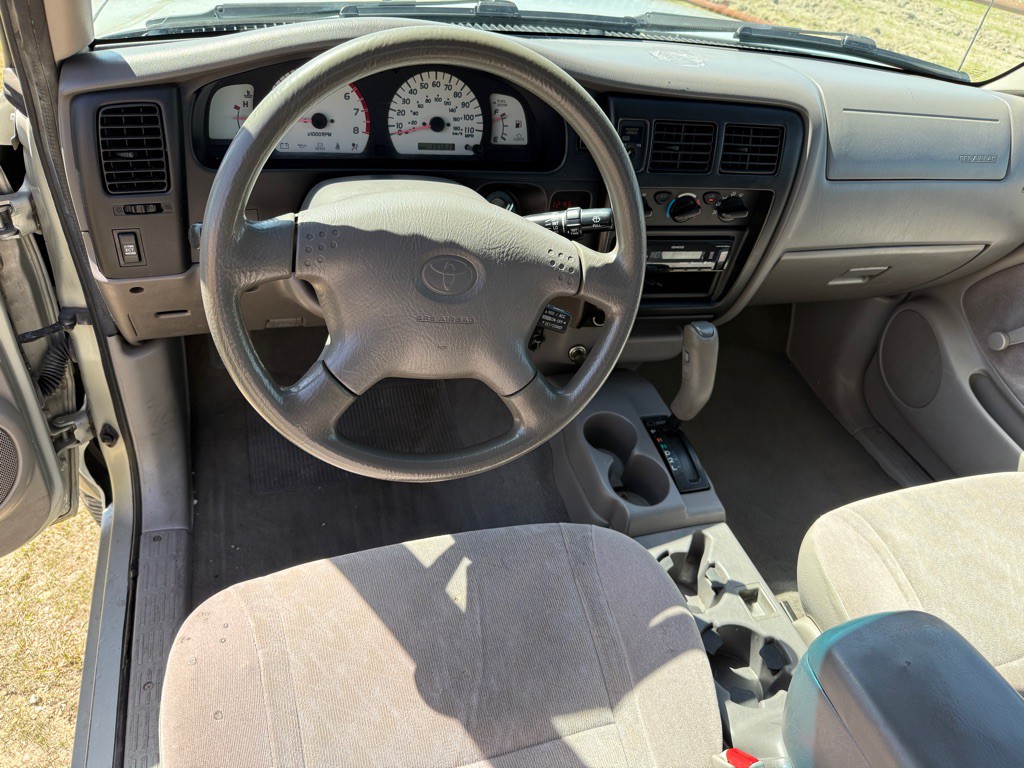 2004 Toyota Tacoma Image 9