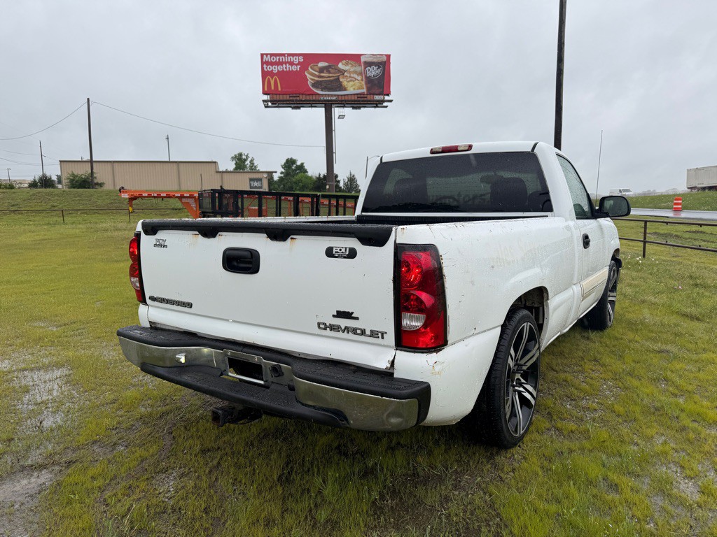 2005 Chevrolet Silverado 1500 Image 3