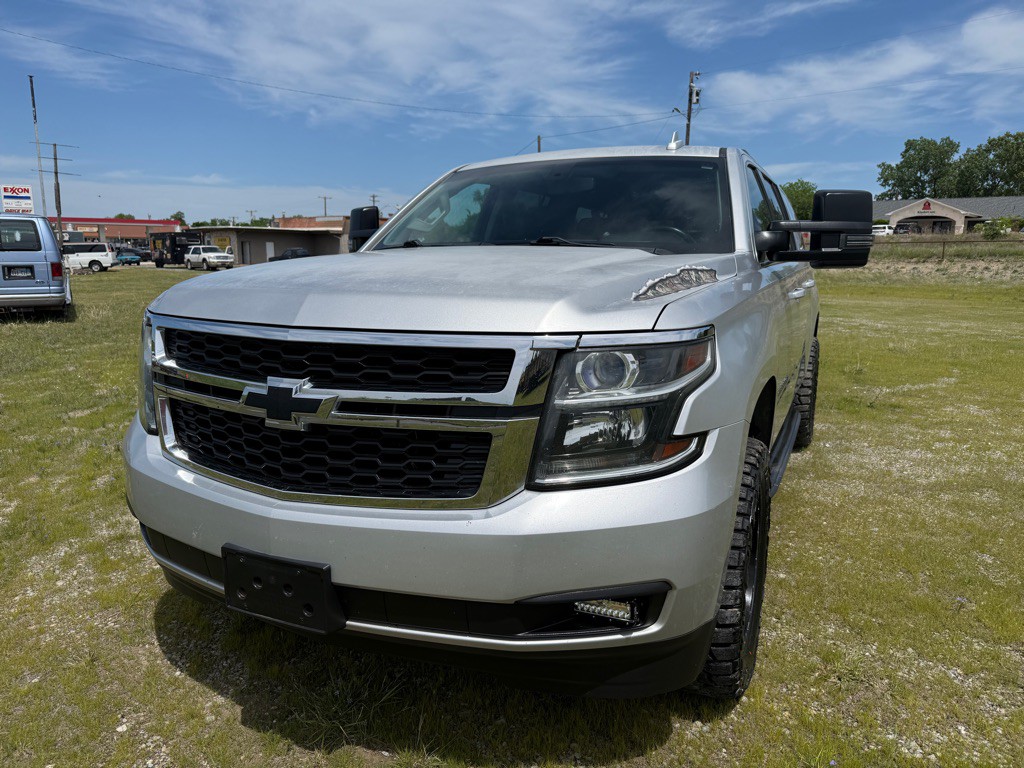 2015 Chevrolet Suburban Image 2