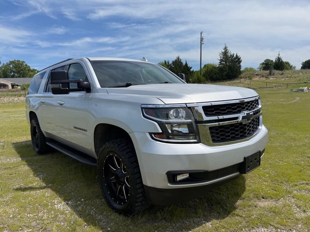 2015 Chevrolet Suburban Image 3