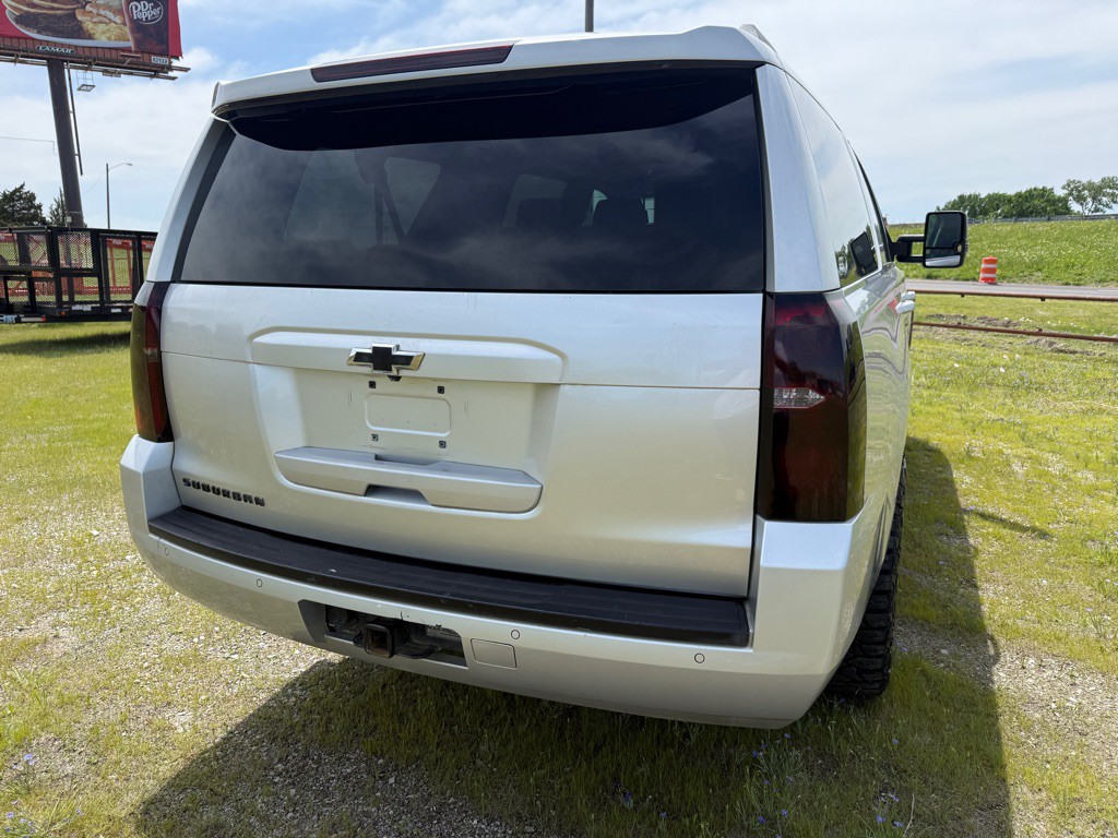 2015 Chevrolet Suburban Image 6