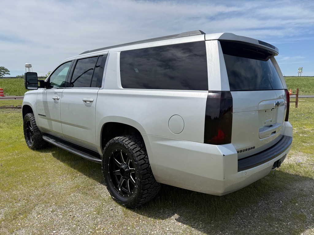 2015 Chevrolet Suburban Image 7