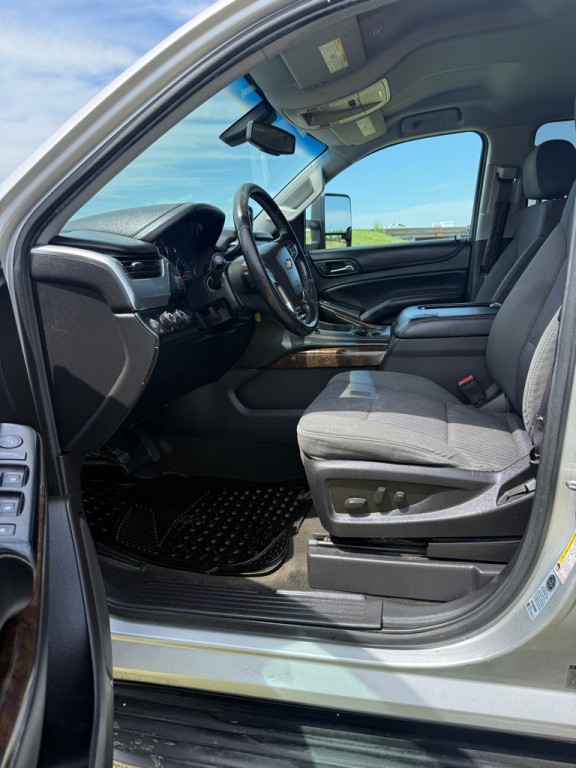 2015 Chevrolet Suburban Image 8