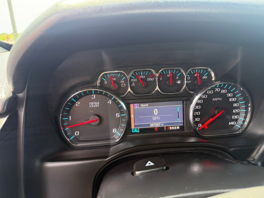 2015 Chevrolet Suburban Image 12
